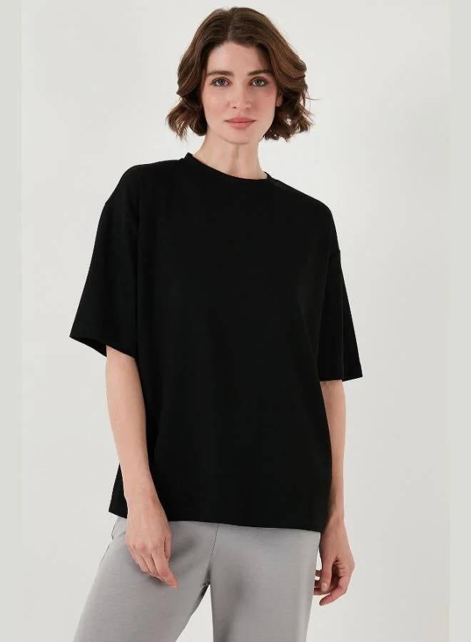 ليلا تيشيرت نسائي بقصة واسعة وياقة دائرية من ليلا